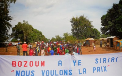 Notizie dalla Repubblica Centrafricana: la visita di Padre Aurelio Gazzera agli anziani della Comunità di Sant’Egidio DSCN7134-255B1-255D