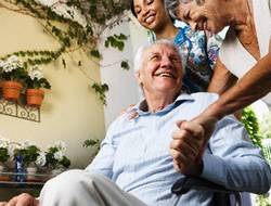Facilitare e incoraggiare l’assistenza a casa per gli anziani
