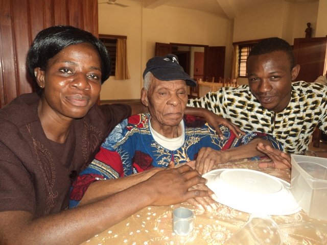 Notizie dal Benin: i giovani insieme agli anziani per vincere l’isolamento.