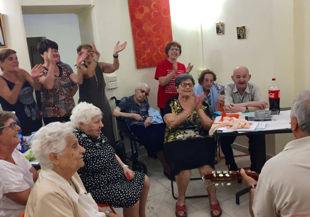 Napoli: ferragosto con ” Viva gli Anziani!” al Fondaco della Solidarietà e a Camaldoli