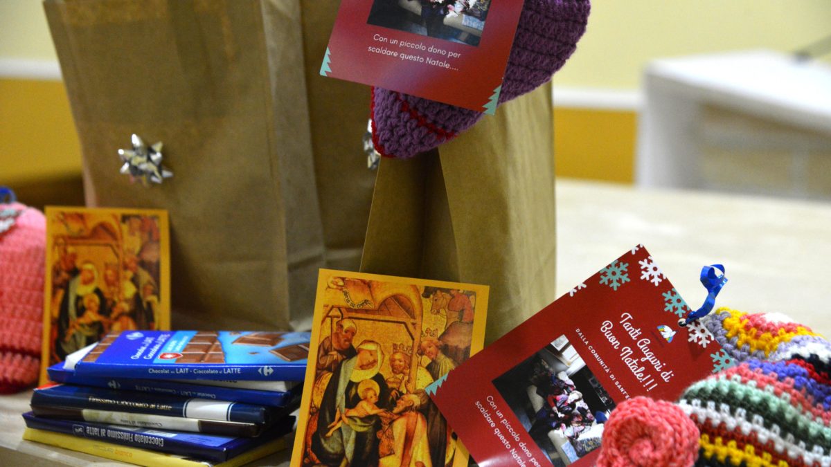 Anziane di Napoli per Natale regalano il calore alle detenute del carcere di Pozzuoli