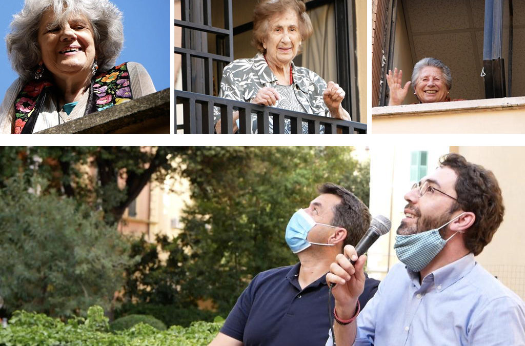 Musica e balconi (ma al contrario). Cronaca di una festa della mamma speciale, serenate in casa di riposo