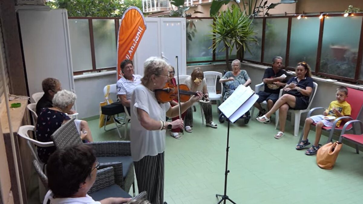 Insieme è meglio: due storie di co-housing che restituiscono dignità e relazioni agli anziani più fragili
